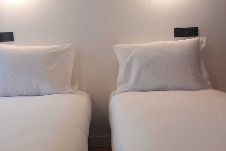 Room 3 of 27