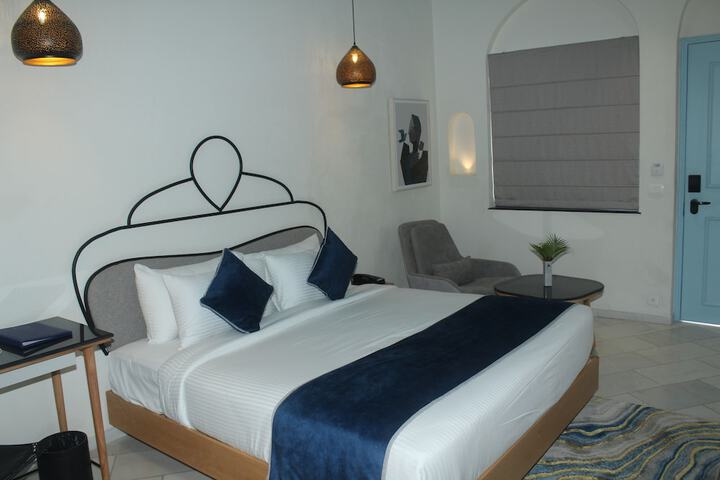Room 18 of 142