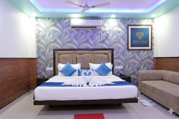 Room 15 of 16