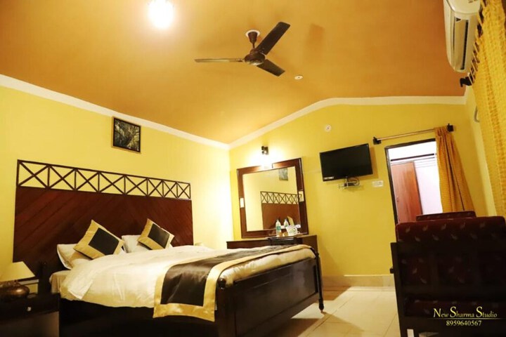 Room 6 of 32