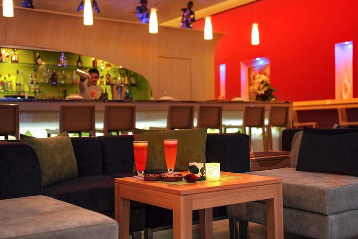 Lounge 97 of 143