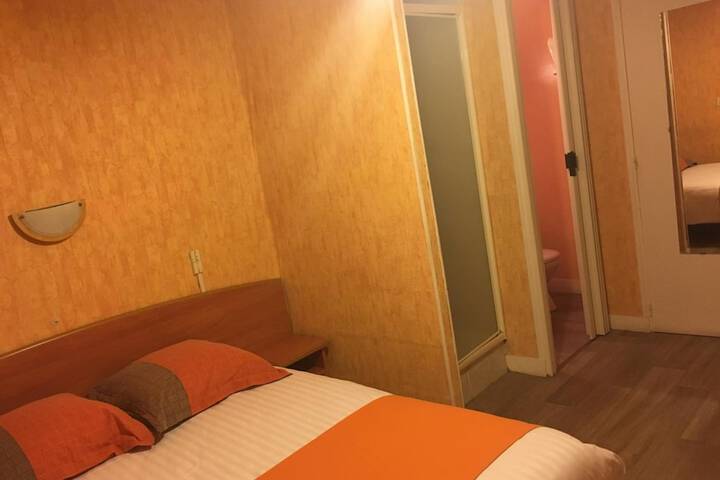 Room 27 of 64