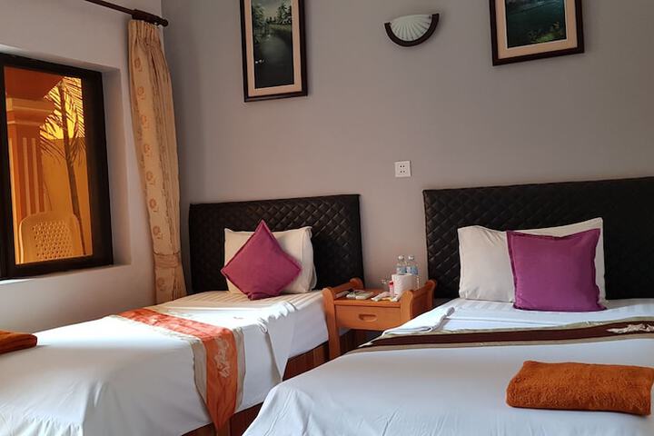 Room 9 of 36
