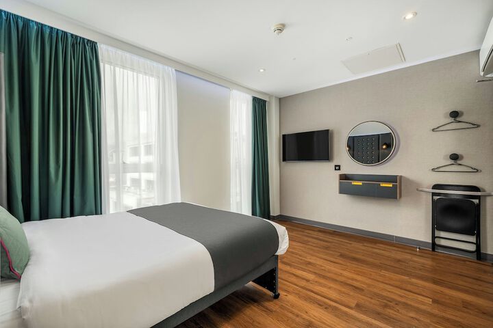 Room 26 of 48