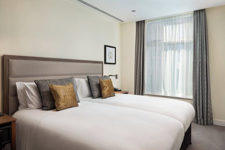 Room 93 of 347