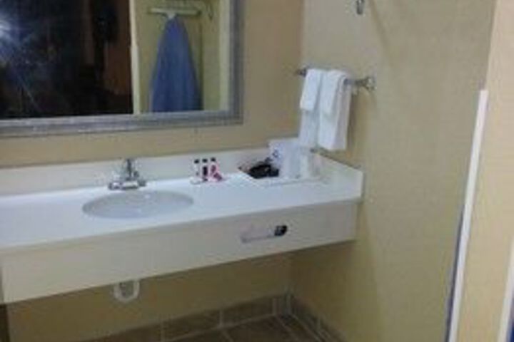 Room 3 of 46