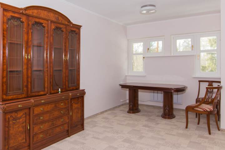 Room 4 of 17