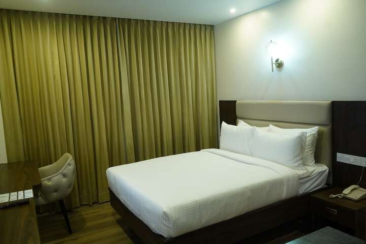 Room 11 of 42