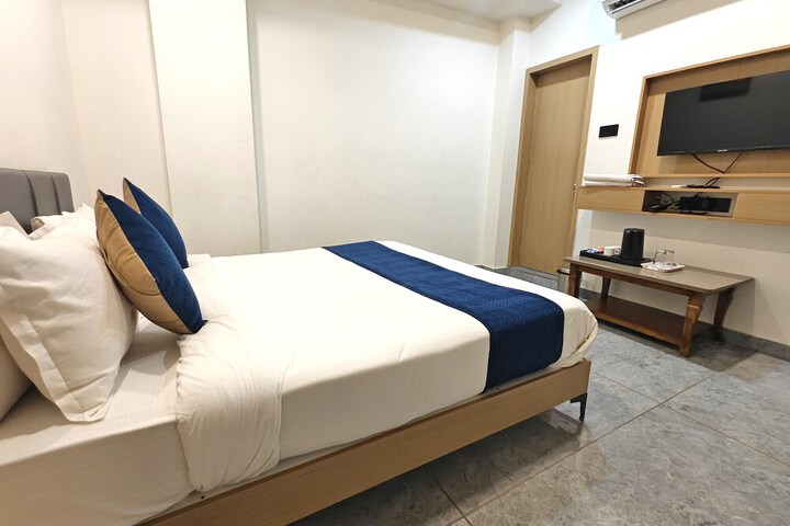 Room 12 of 20