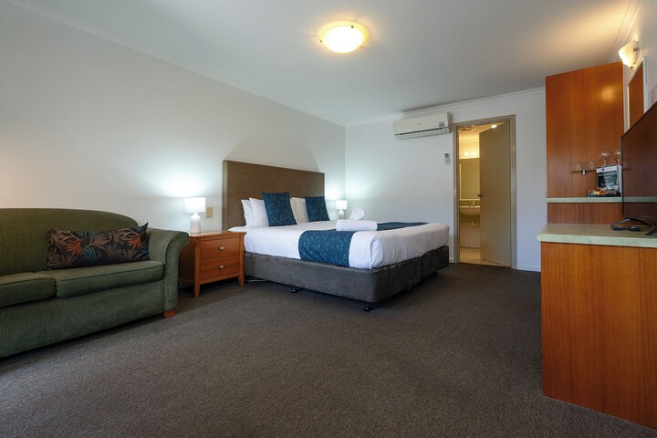 Room 6 of 65