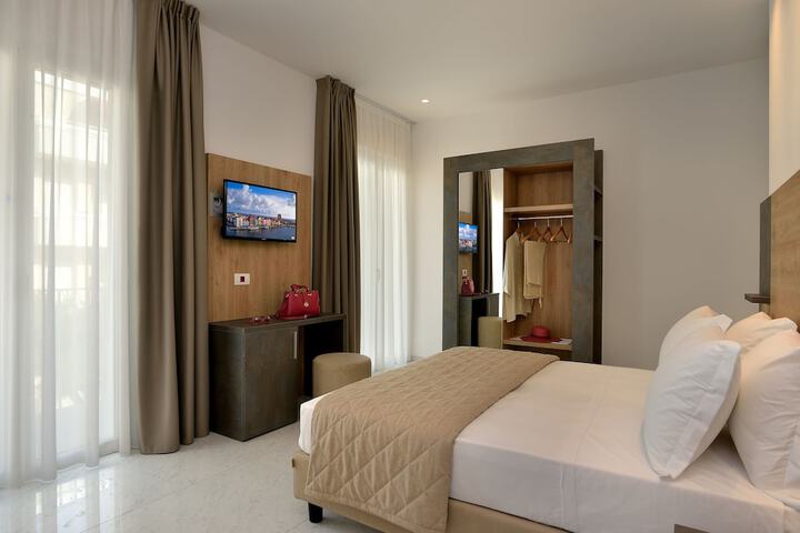 Room 6 of 17
