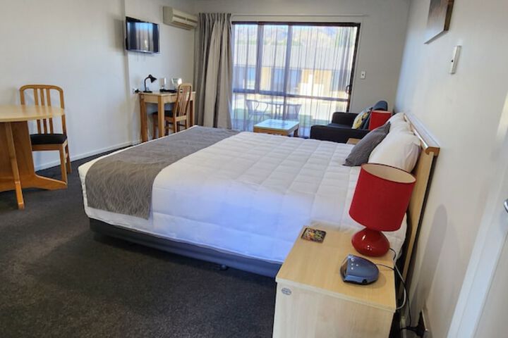 Room 4 of 63