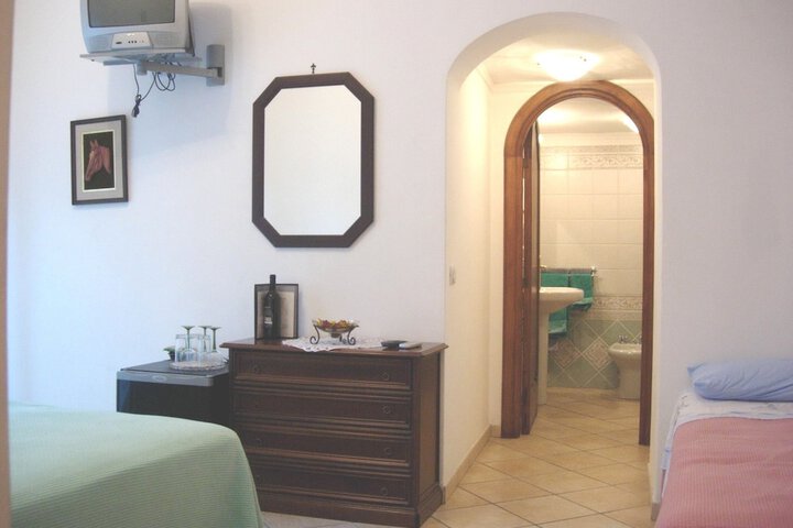 Room 4 of 35