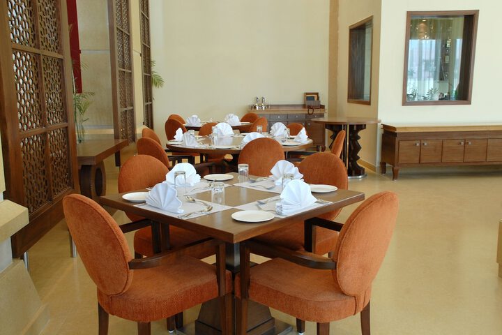 Dining 40 of 48
