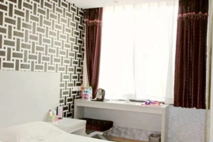 Room 9 of 32