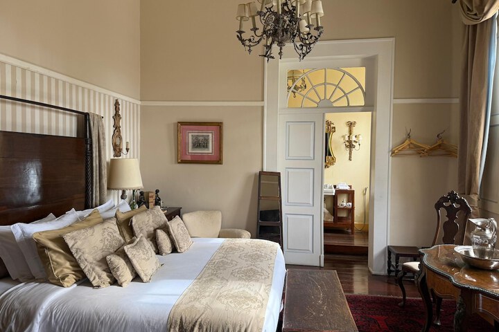 Room 25 of 48