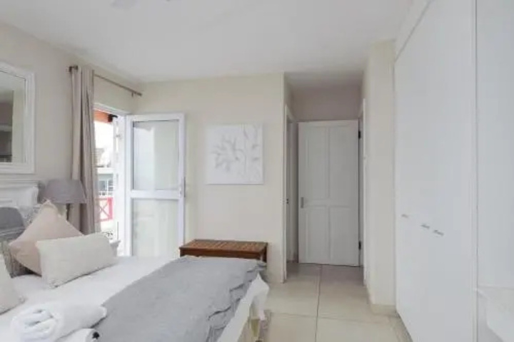 Room 4 of 11