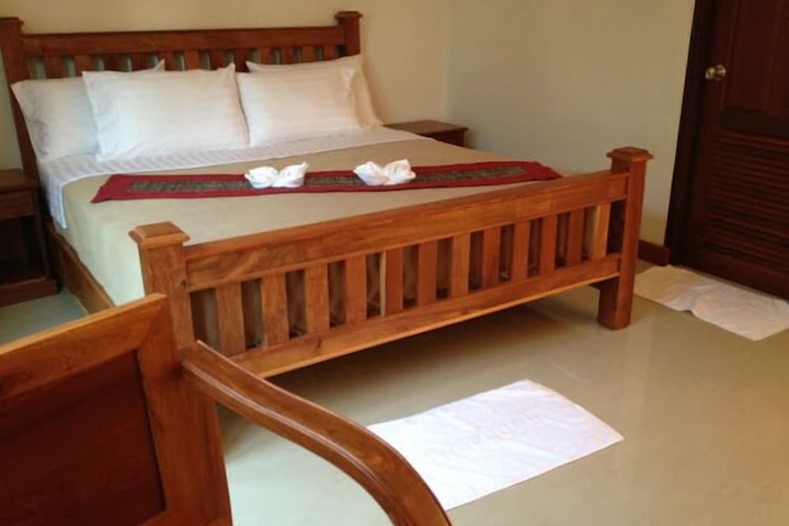 Room 10 of 32