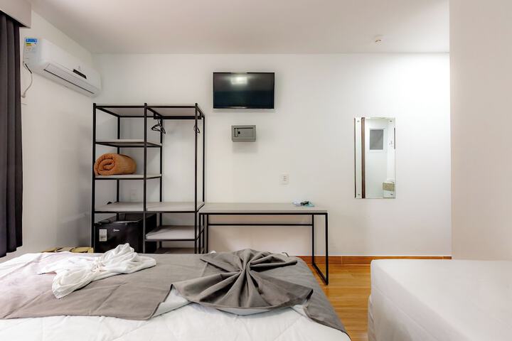 Room 8 of 104