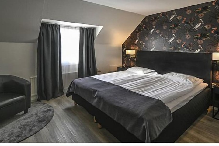 Room 12 of 30