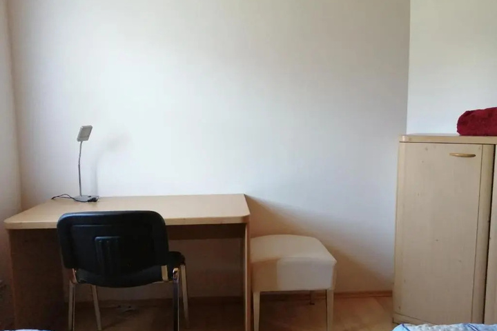 Room 2 of 10
