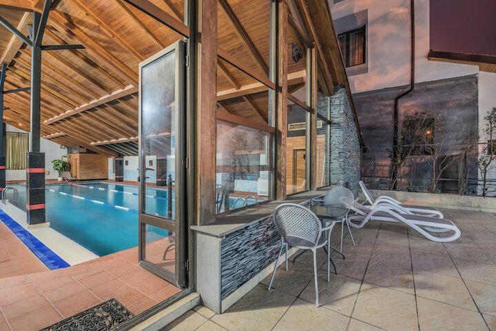 Pool 40 of 70