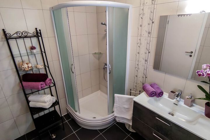 Room 44 of 72