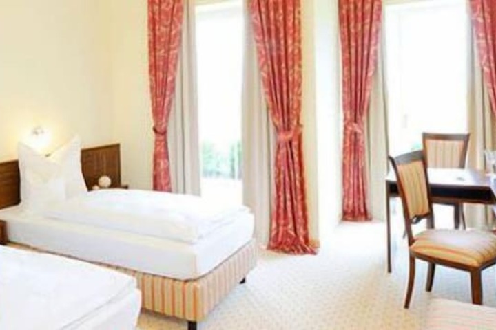 Room 32 of 66