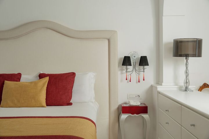 Room 102 of 289