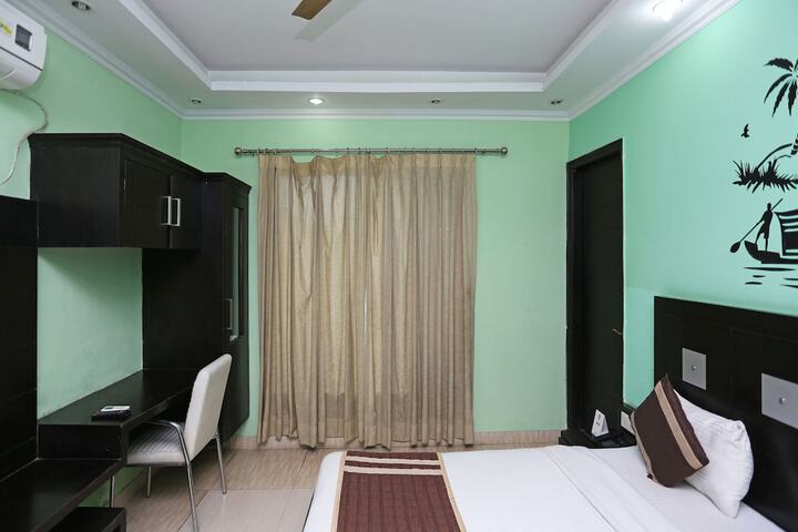Room 11 of 22