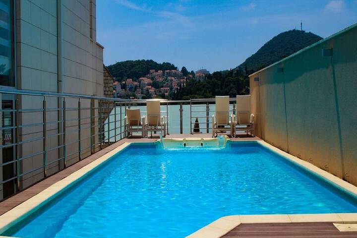Hotel Pool