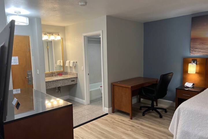 Room 10 of 65