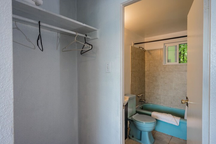 Room 33 of 42