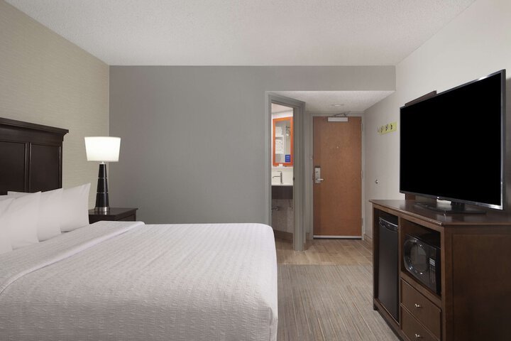 1 King Bed (11 of 12)