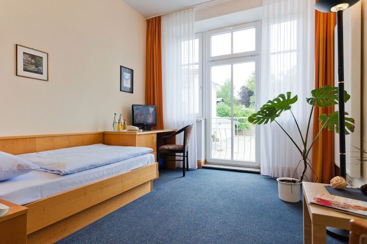 Room 4 of 18