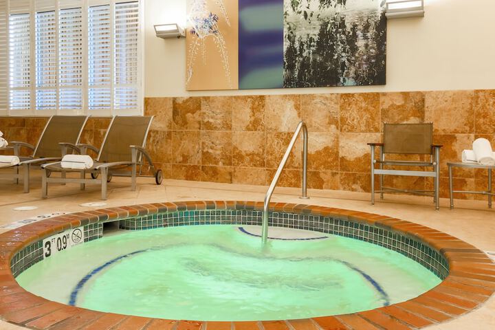 Indoor spa tub