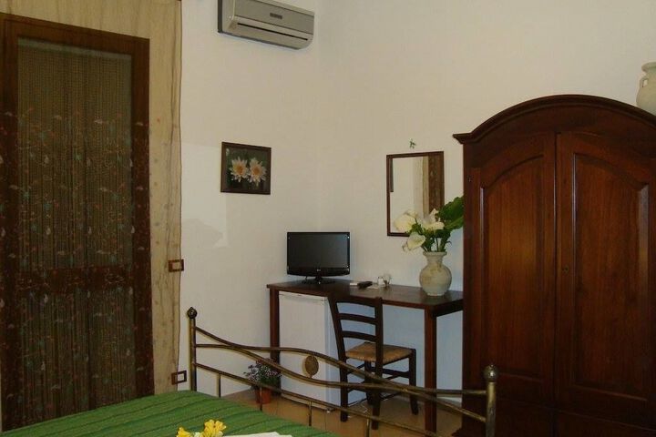 Room 7 of 13