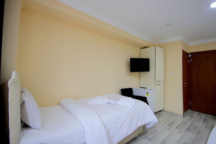 Room 5 of 14