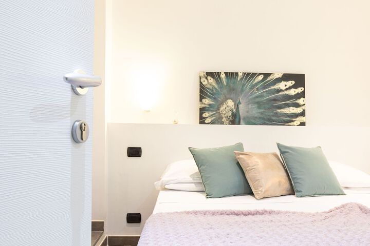 Room 2 of 27