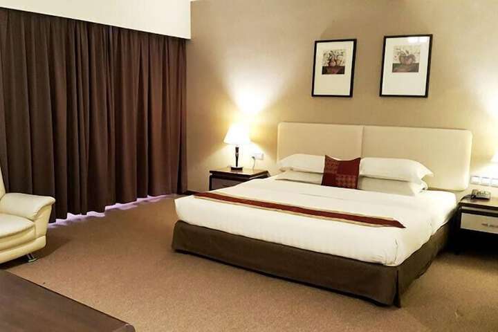 Room 5 of 28