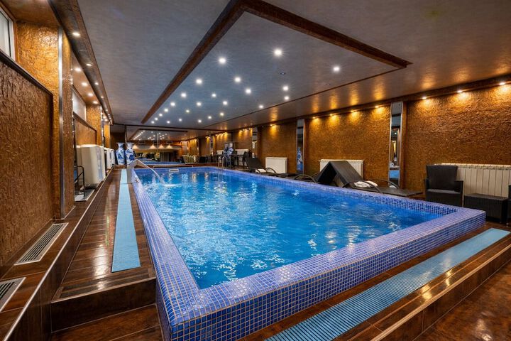 Pools & Facilities