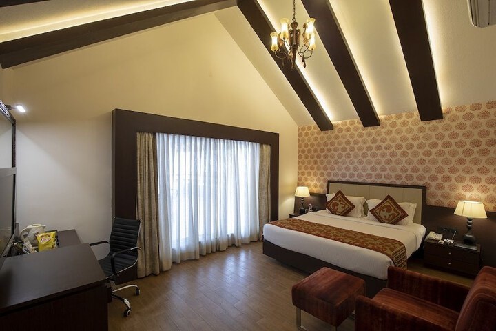 Room 3 of 37