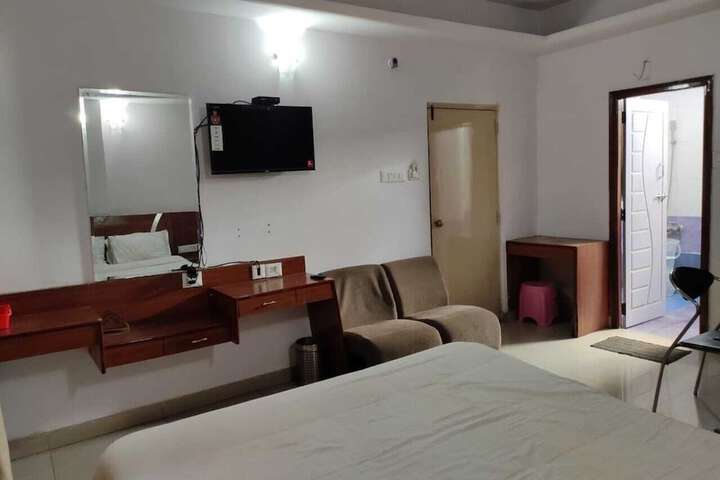 Room 10 of 13