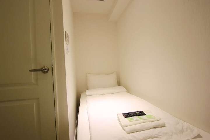 Room 13 of 80