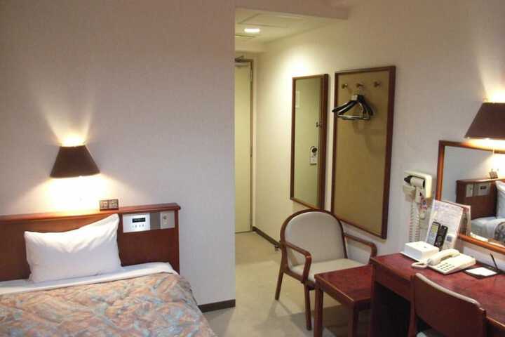 Room 8 of 38