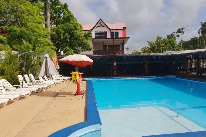Pool 4 of 8