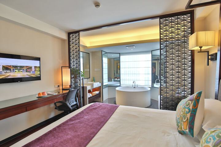 Room 17 of 44