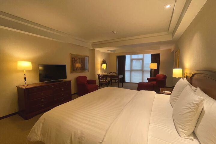 Room 8 of 170