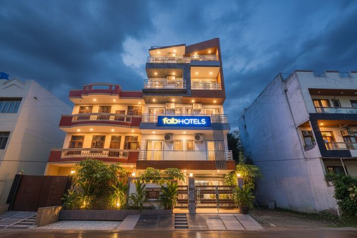 FabHotel Star Corporate Suite - Medicity Gurugram (near Medanta Hospital)