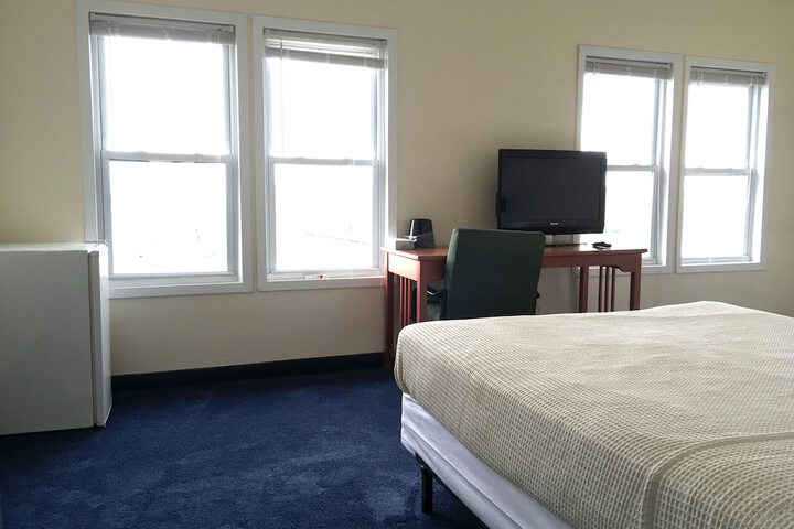 Standard Room, King or Two Doubles (4 of 10)